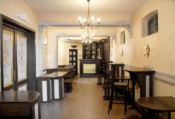 Spațiu interior cu candelabru
